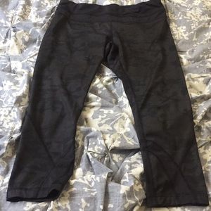 Lululemon Camo Run Inspire Crop size 8